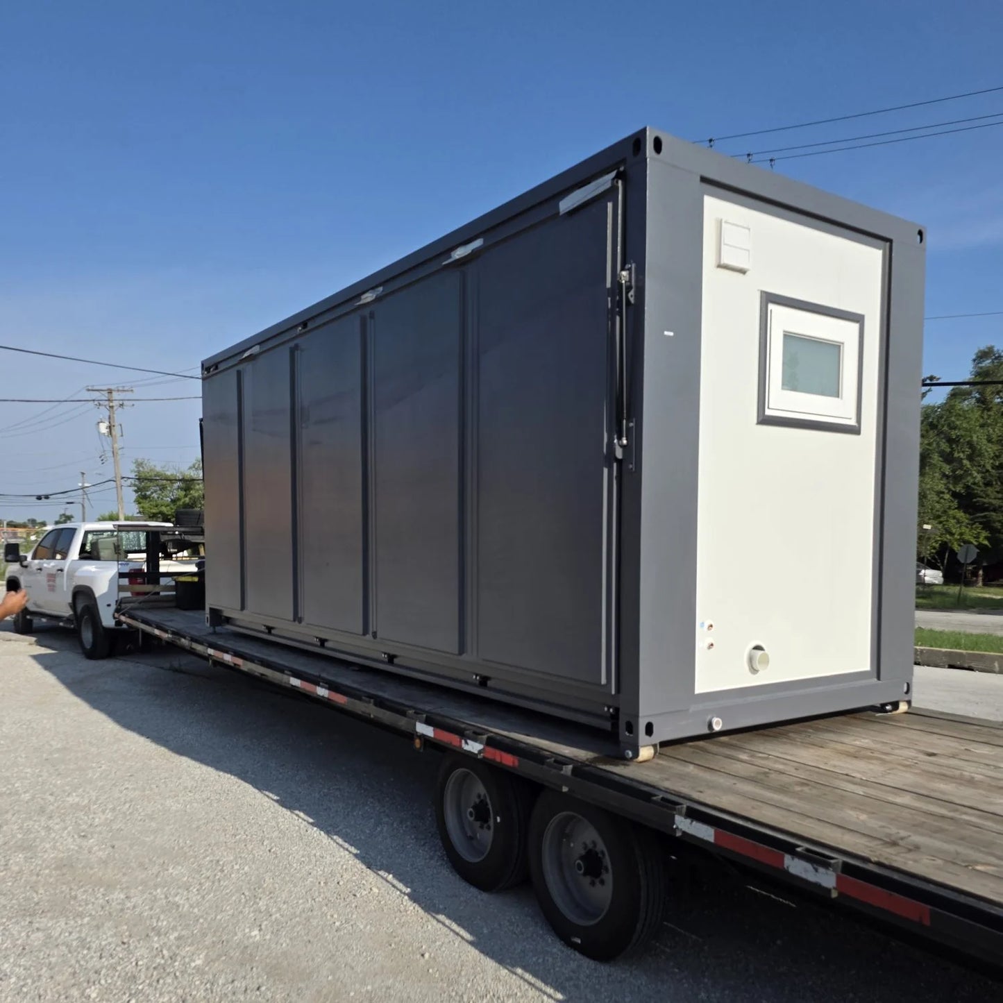Expandable Prefab Tiny Home with Bathroom, Kitchen & Modern Villa-Style Design