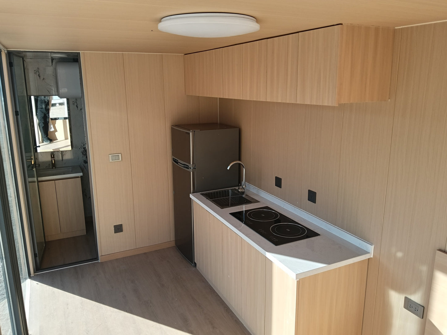 Panoramic Cabin Unit: Modern Prefab Office & Guest Pod