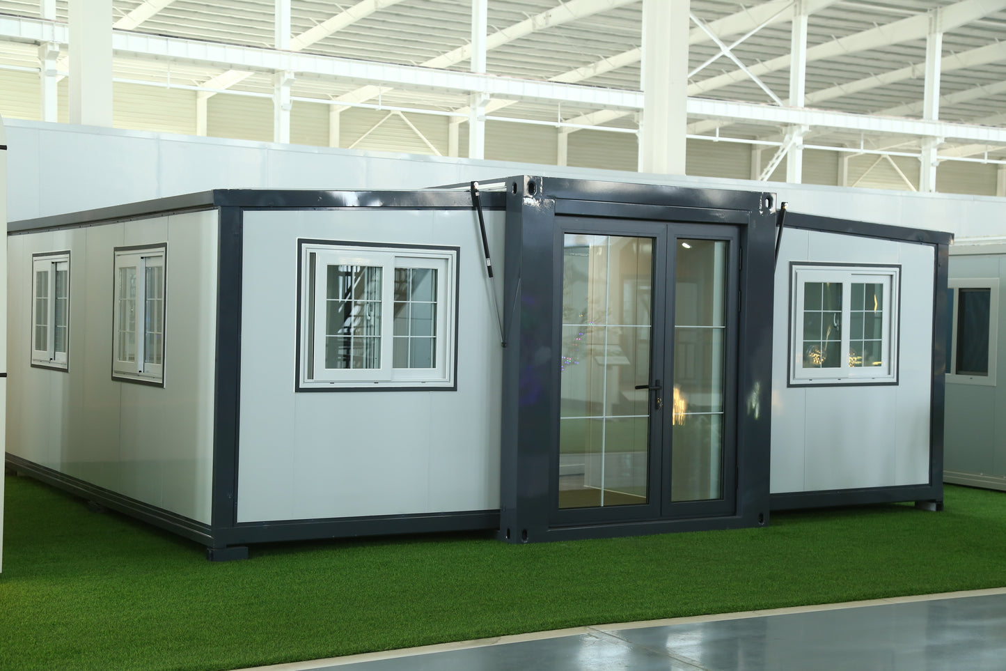 Expandable Prefab Tiny Home with Bathroom, Kitchen & Modern Villa-Style Design