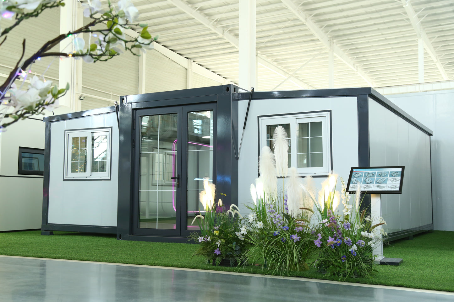 Expandable Prefab Tiny Home with Bathroom, Kitchen & Modern Villa-Style Design
