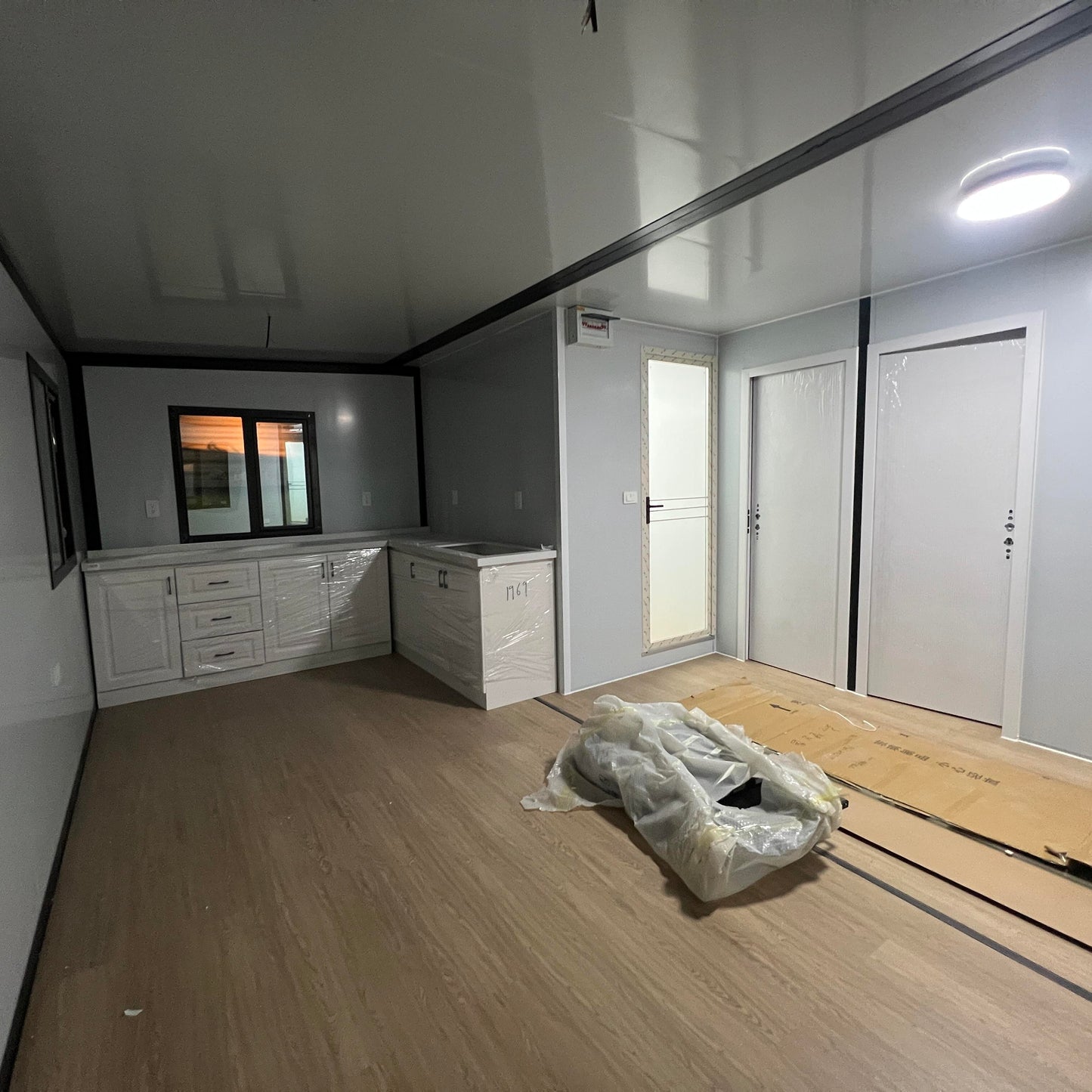 Multi-Use Expandable Prefab Container Home – Modular Mobile Living House